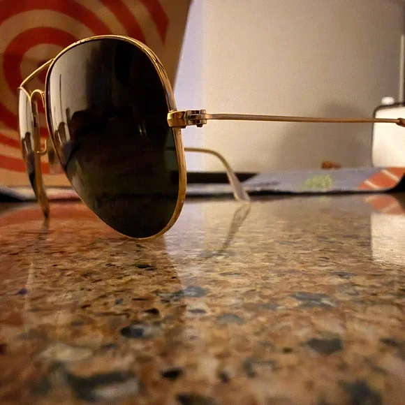 Ray-Ban Gold Aviator Sunglasses with Green Lenses - Picture 3 of 4